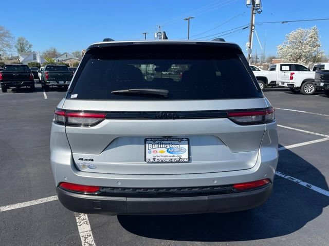 Used 2024 Jeep Grand Cherokee Altitude AWD/4WD image 6