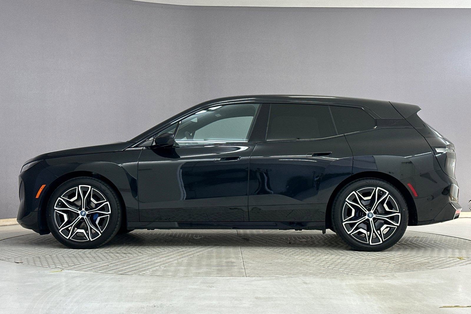 Used 2023 BMW iX xDrive50 w/ Premium Package AWD/4WD image 2