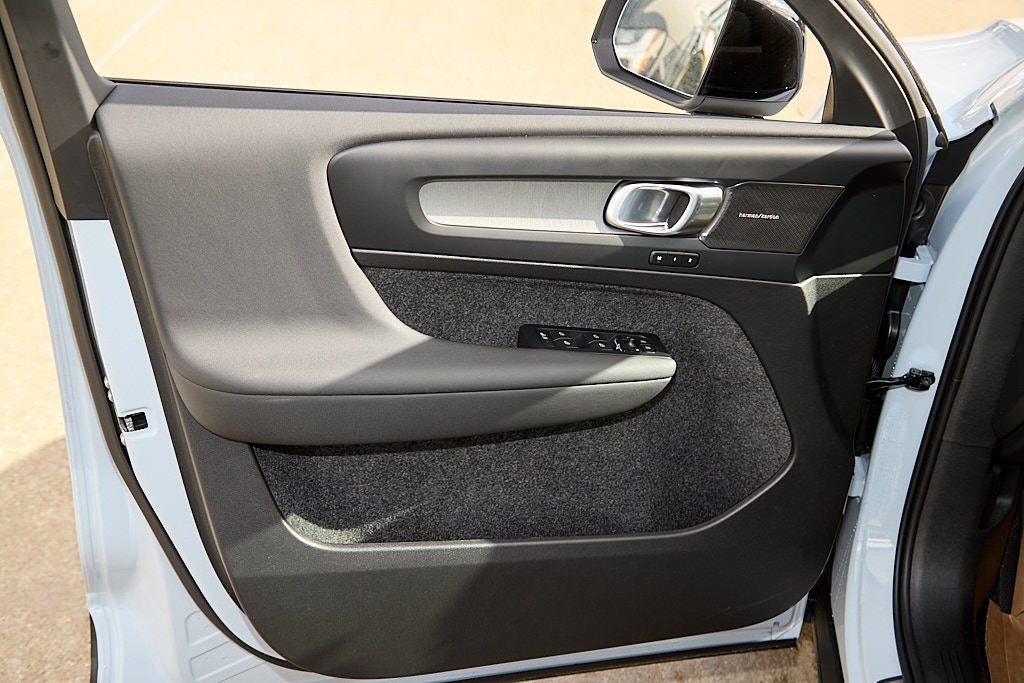 New 2026 Volvo XC40 B5 Ultra w/ Climate Package image 10