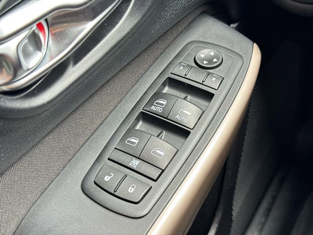 Used 2017 Jeep Cherokee Latitude w/ Cold Weather Group image 28