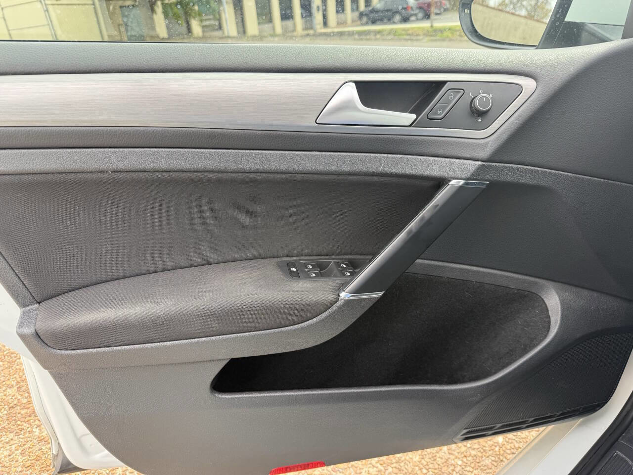 Used 2017 Volkswagen Golf S image 15