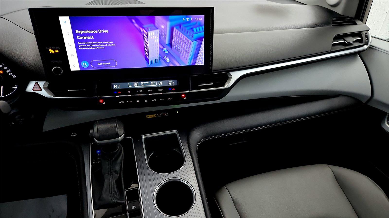 Used 2025 Toyota Sienna XLE w/ XLE Plus Package image 32