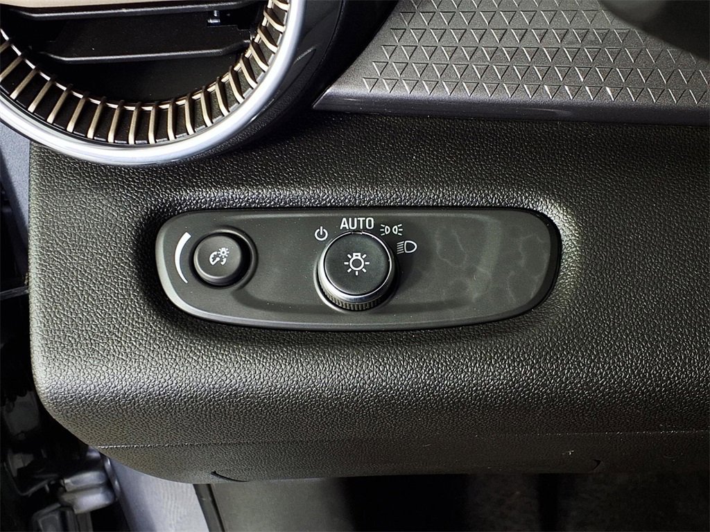 Used 2025 Chevrolet Trax ACTIV w/ Driver Confidence Package image 24