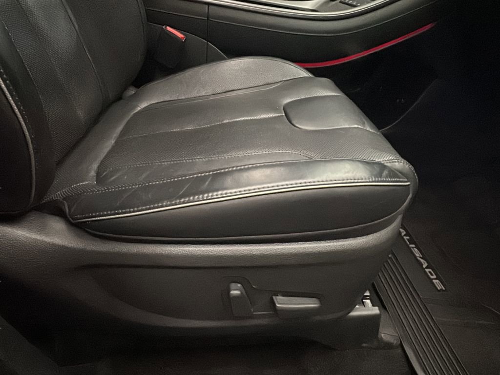 Used 2021 Hyundai Palisade Limited w/ Winter Package image 20