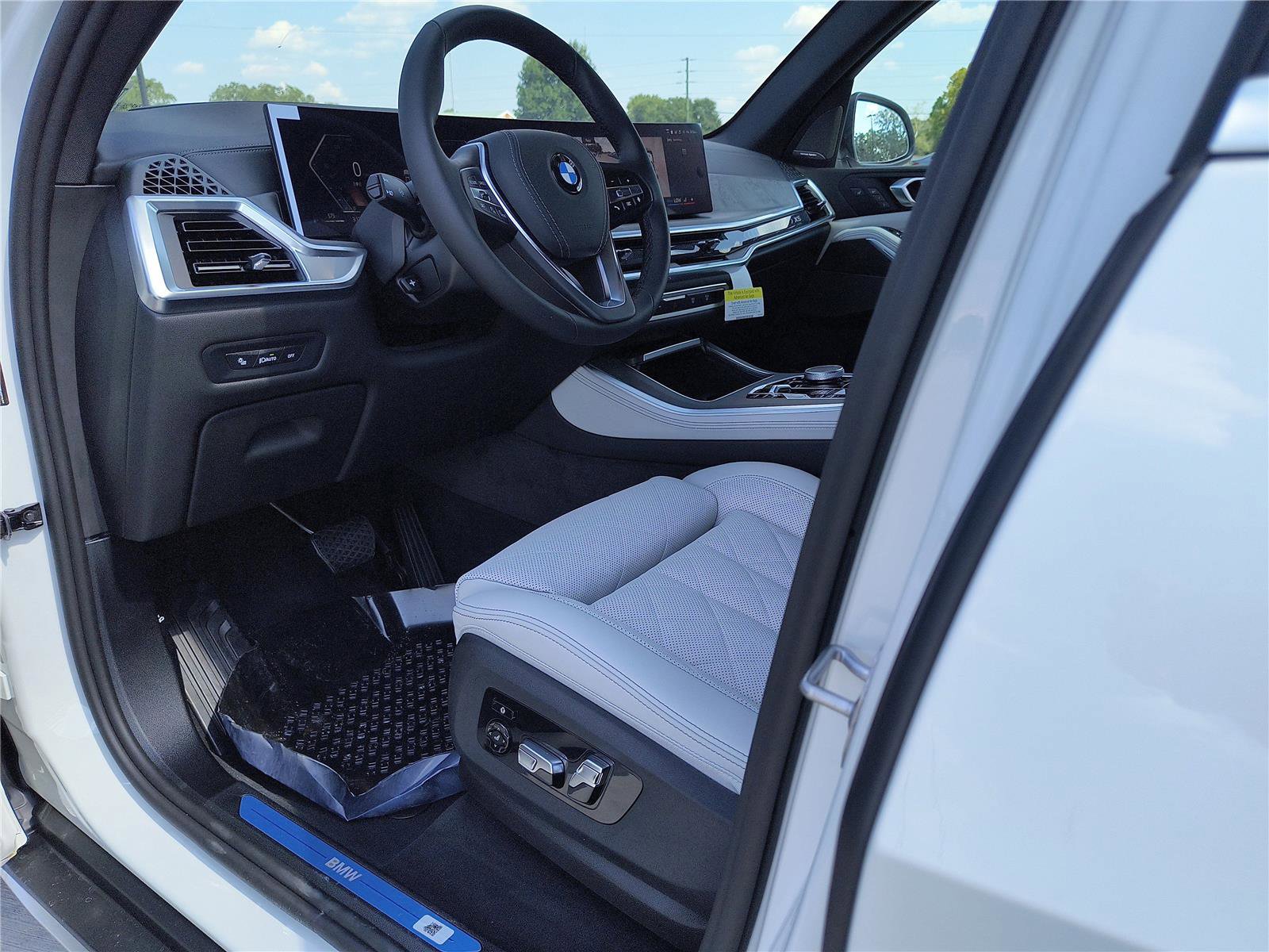 New 2026 BMW X5 sDrive40i image 2