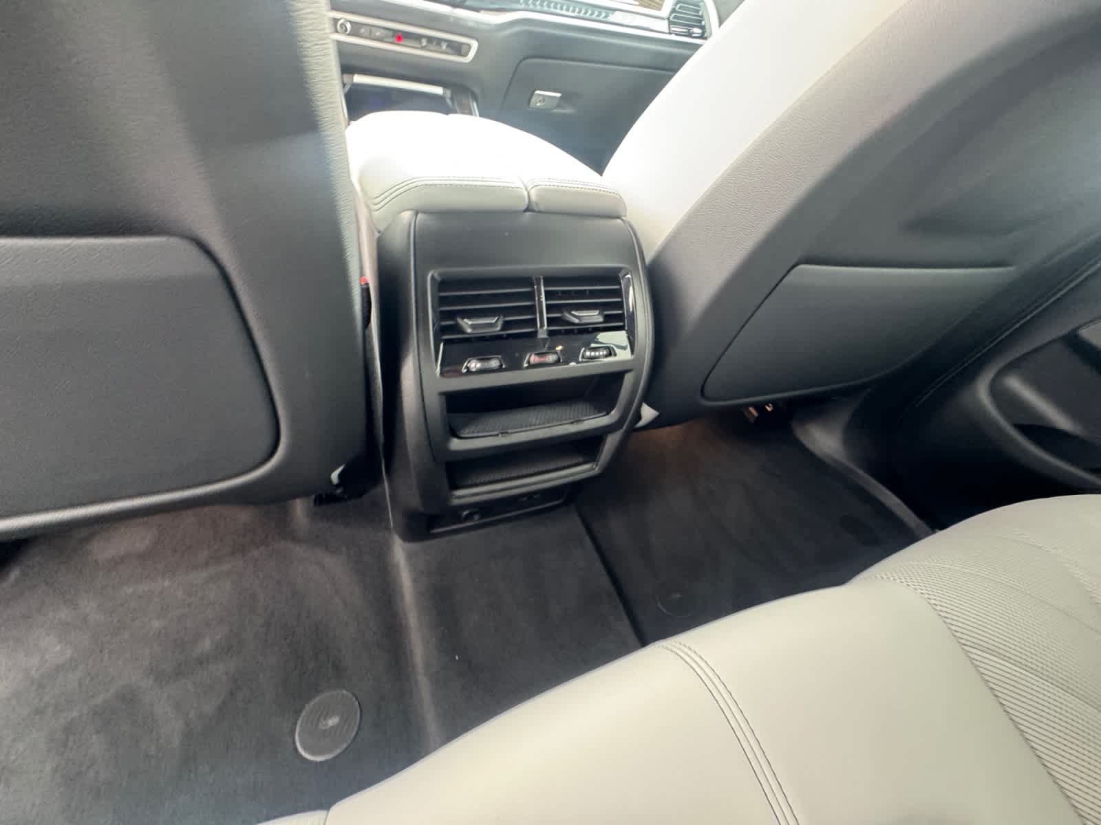 Used 2025 BMW X5 xDrive40i w/ M Sport Package AWD/4WD image 16