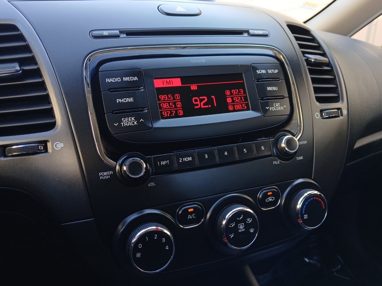 Used 2018 Kia Forte LX image 19