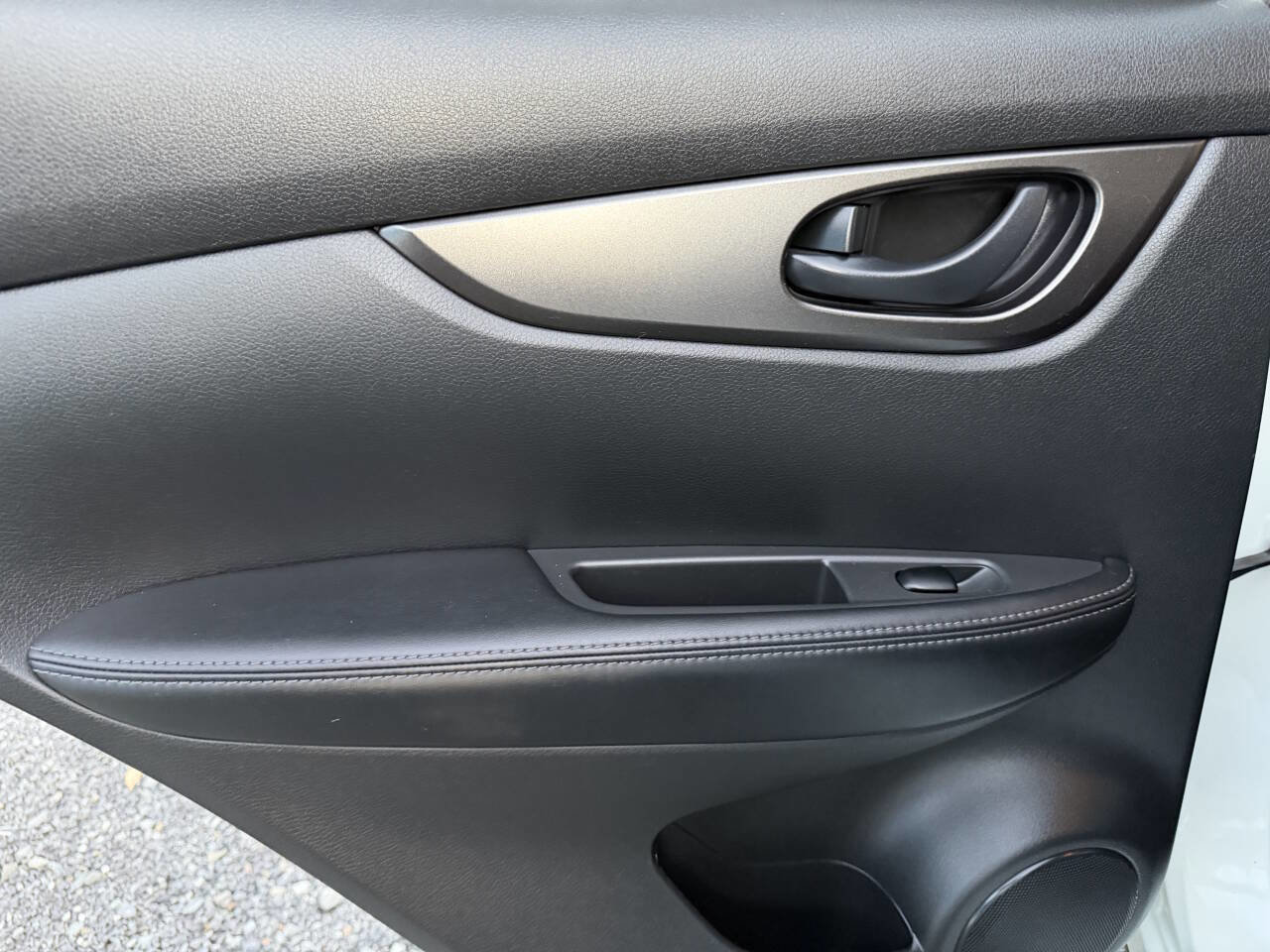 Used 2022 Nissan Rogue Sport S image 35