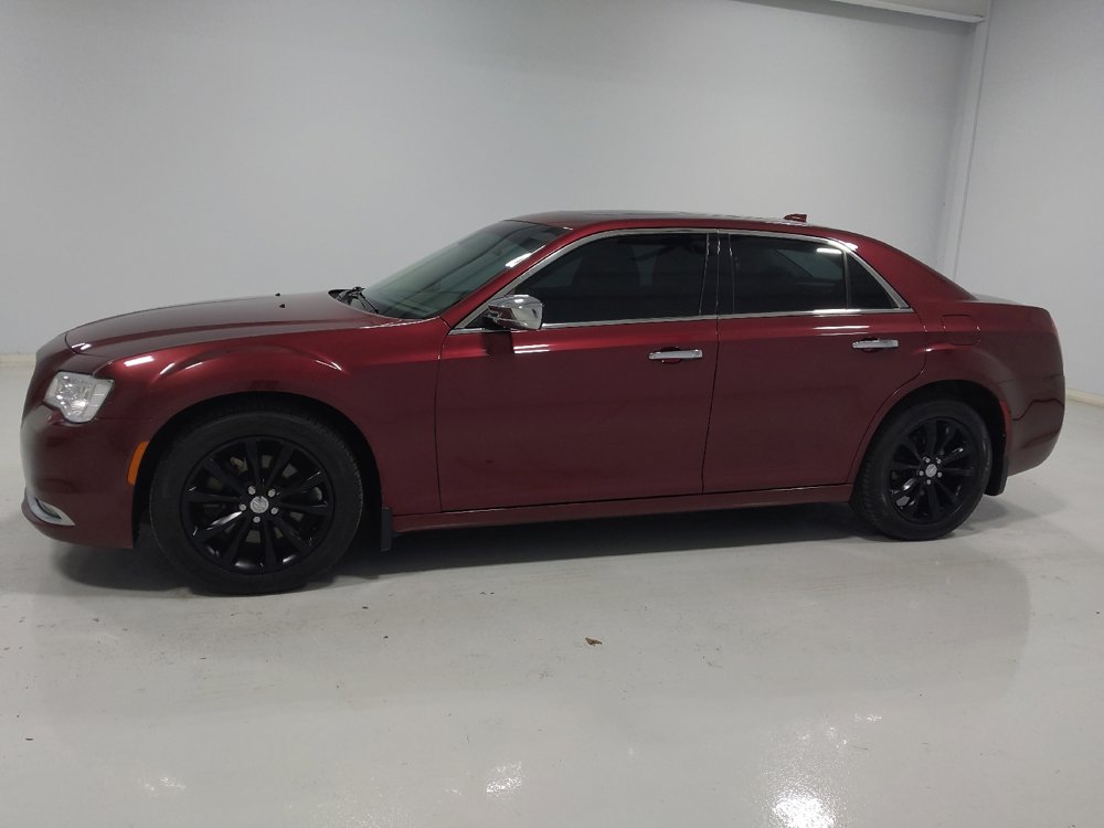 Used 2017 Chrysler 300 C image 2