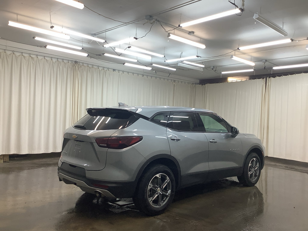 Used 2025 Chevrolet Blazer LT FWD image 6