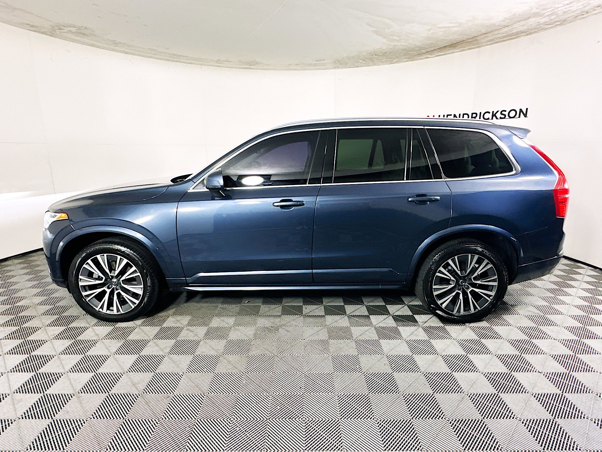 Used 2020 Volvo XC90 T5 Momentum w/ Protection Package Premier image 6