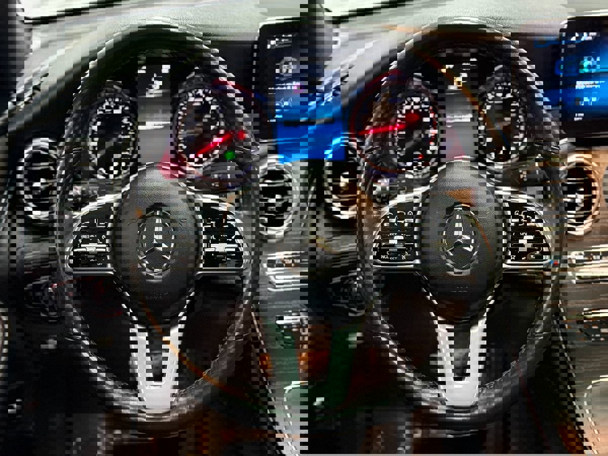 Used 2020 Mercedes-Benz GLC 300 4MATIC image 17