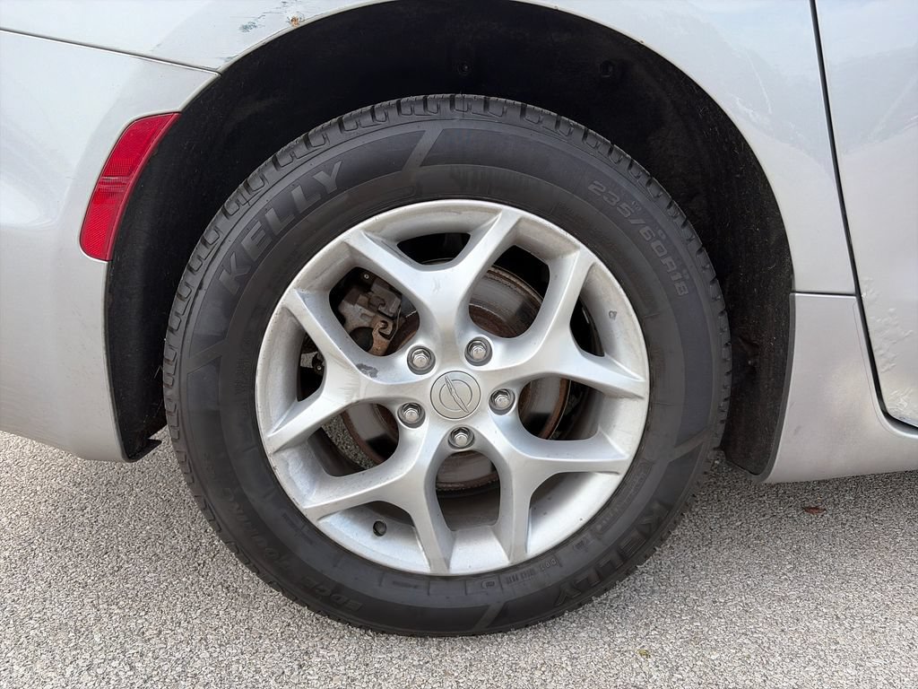 Used 2017 Chrysler Pacifica Touring-L w/ Tire & Wheel Group FWD image 15