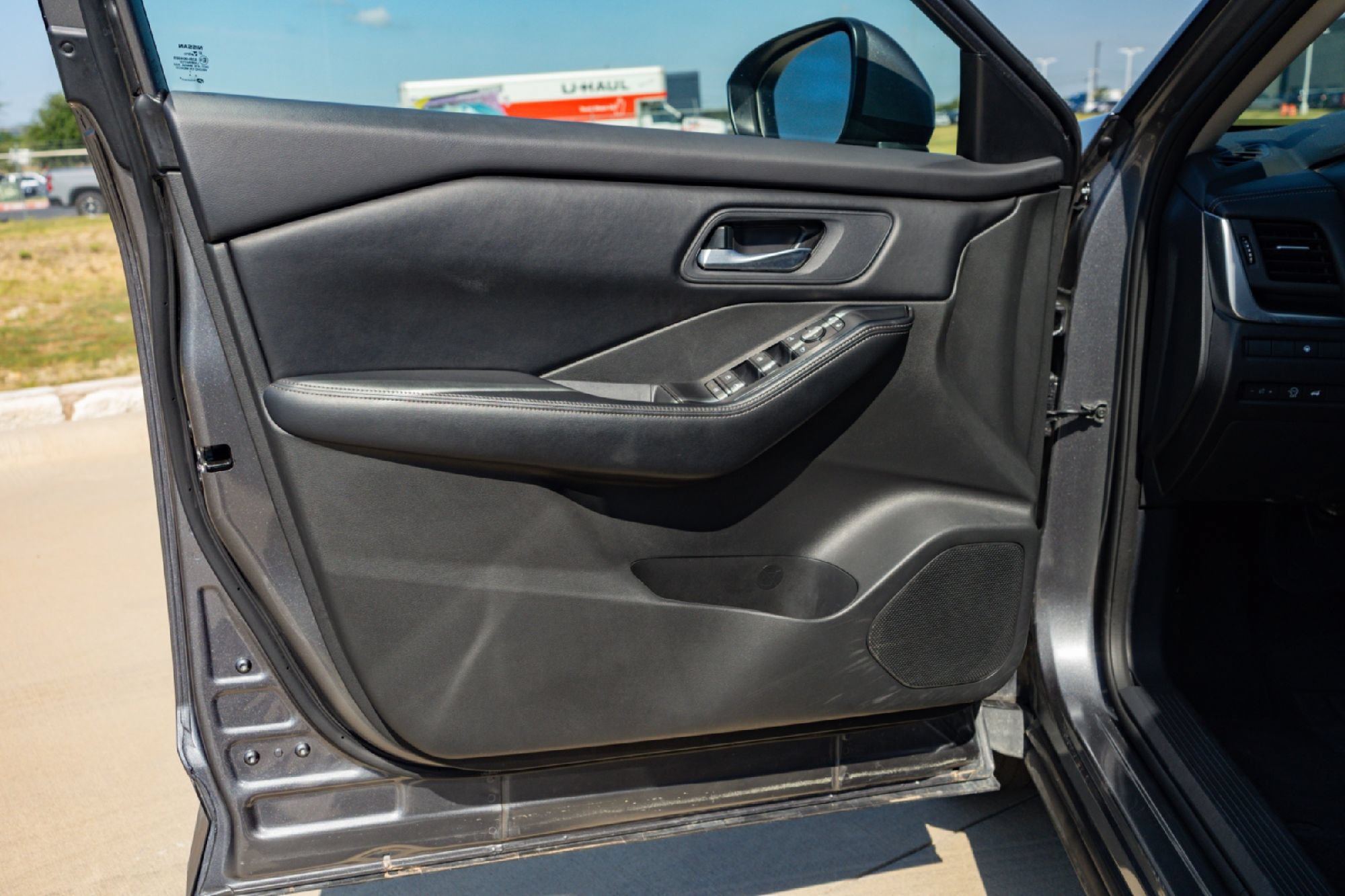 Used 2024 Nissan Rogue SV FWD image 20