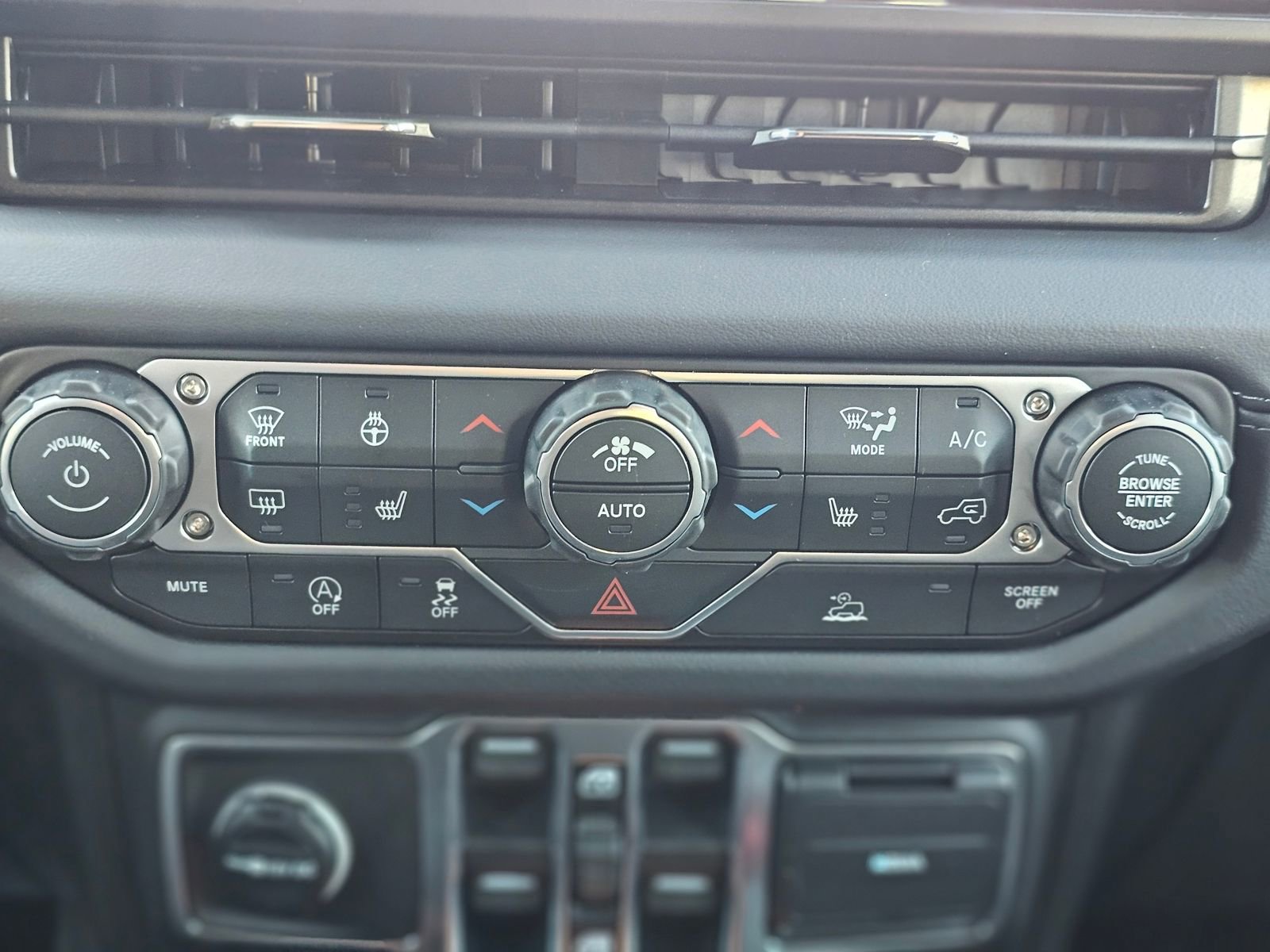 New 2026 Jeep Gladiator Sahara AWD/4WD image 12