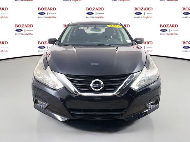 Used 2017 Nissan Altima 2.5 SR w/ Midnight Edition Package FWD image 3