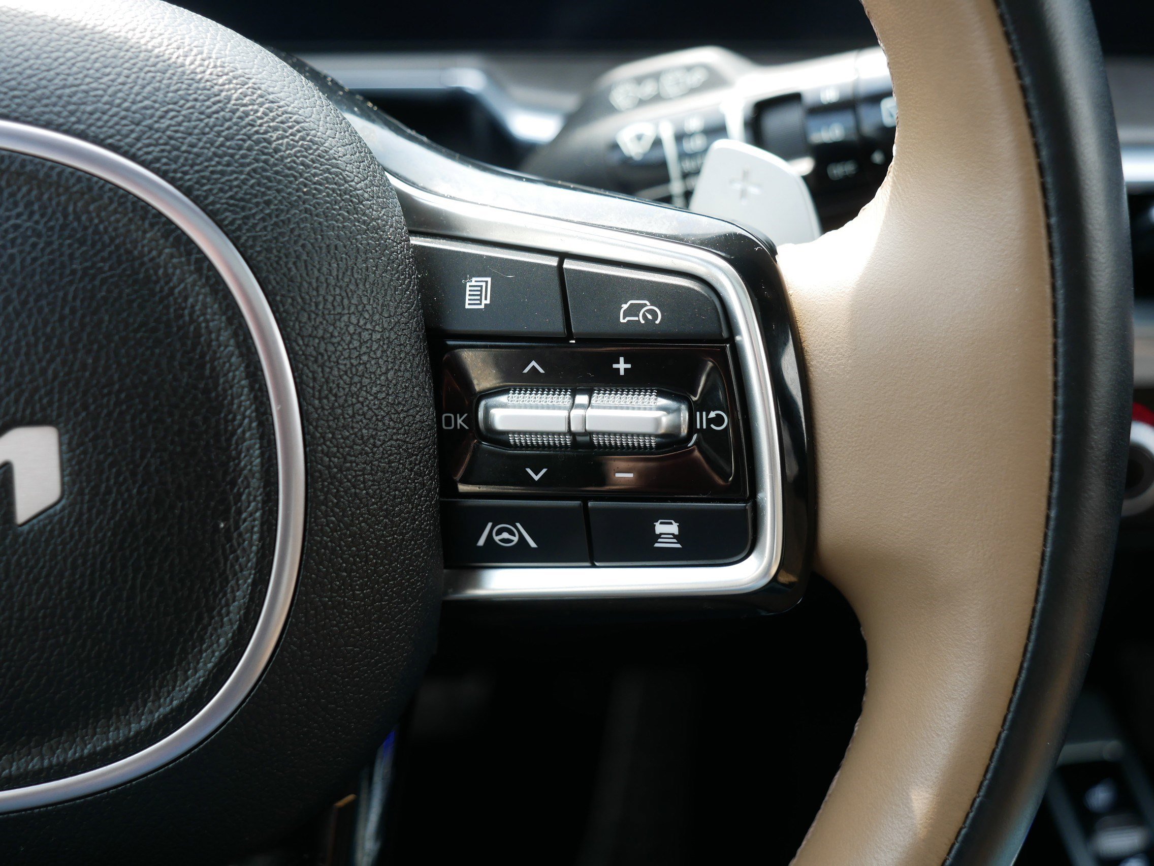 Certified 2024 Kia Sorento SX Prestige w/ Olive Brown Leather Package image 30