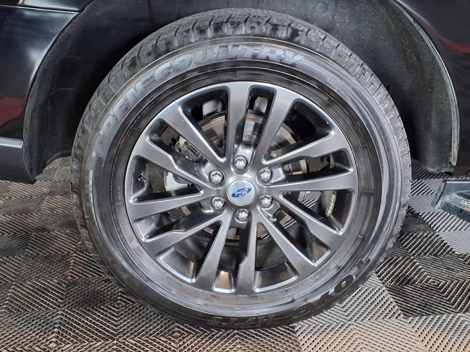 Used 2022 Ford Expedition Limited image 9