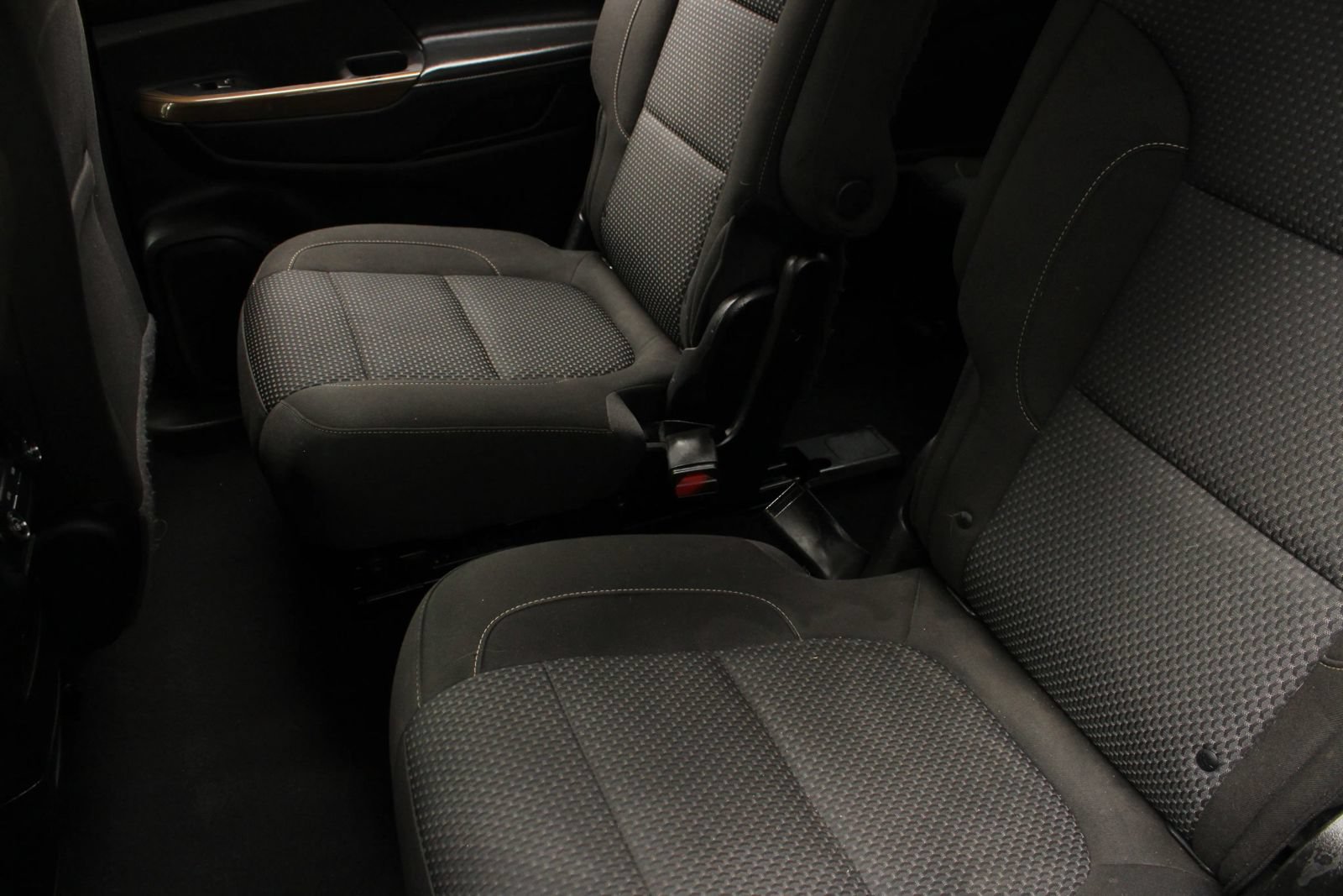 Used 2020 GMC Acadia SLE w/ Driver Convenience Package FWD image 19