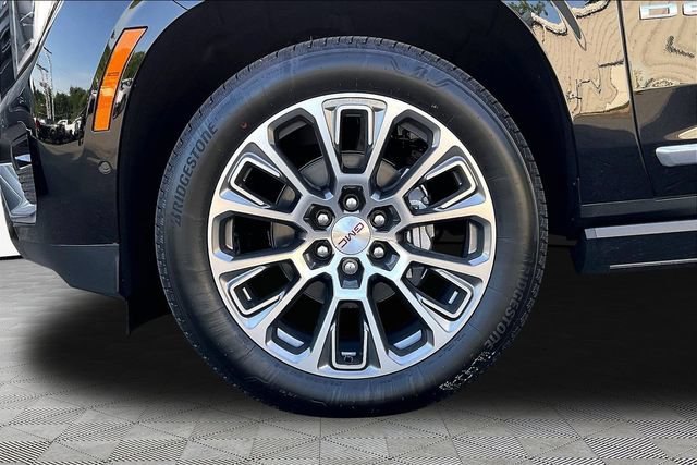 New 2026 GMC Yukon Denali w/ Denali Reserve Package AWD/4WD image 13