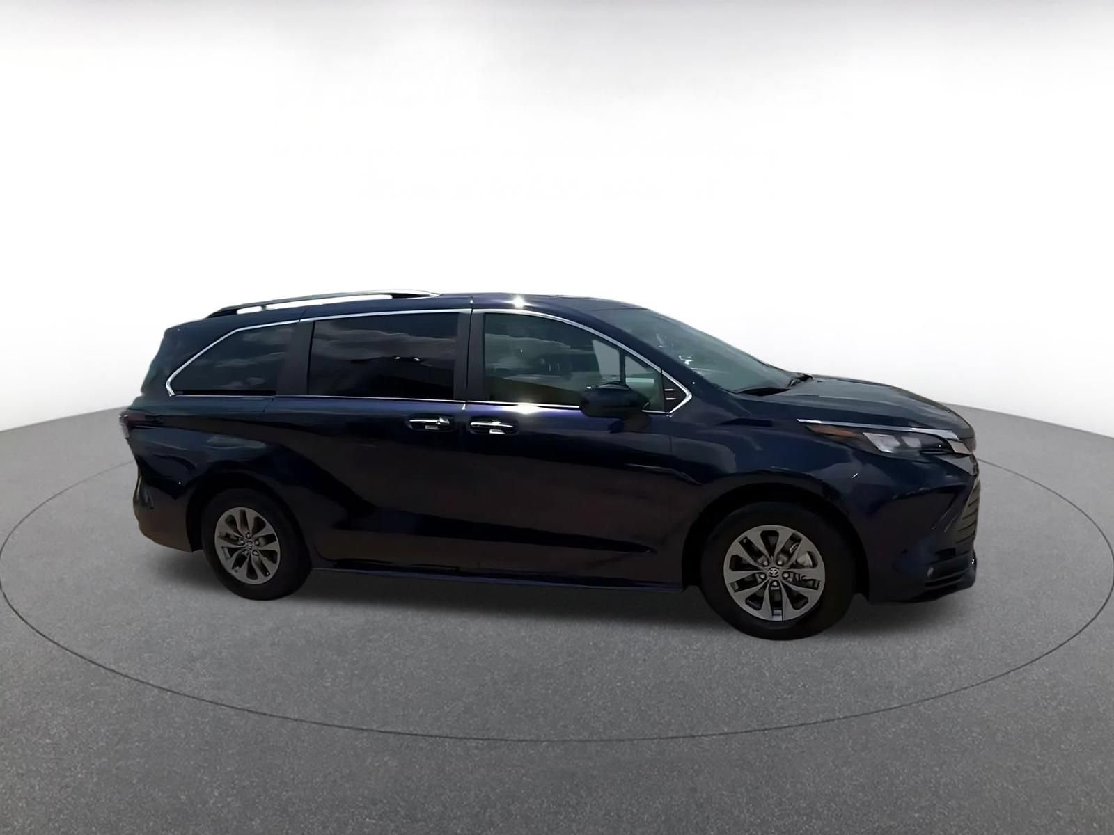 Used 2025 Toyota Sienna XLE FWD video 2