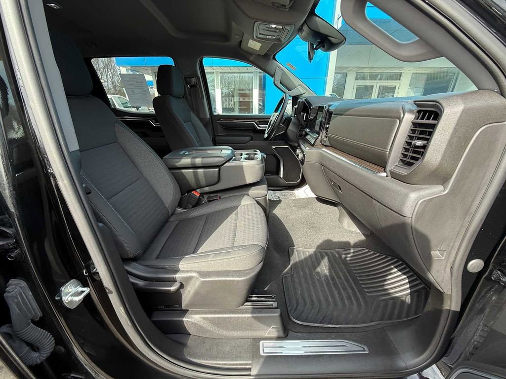 Used 2023 Chevrolet Silverado 1500 LT image 37