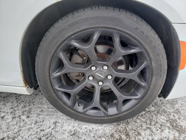 Used 2019 Chrysler 300 S image 27