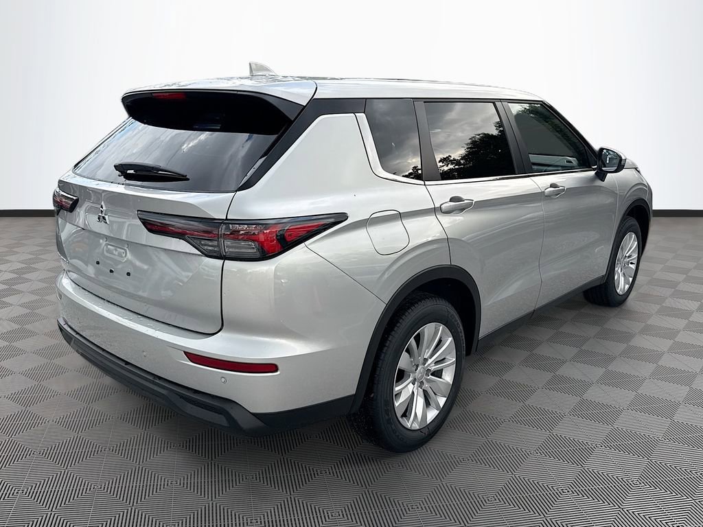 New 2026 Mitsubishi Outlander ES image 7