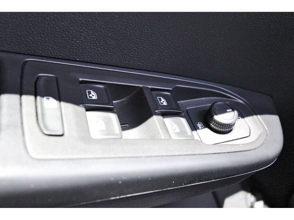 Used 2023 Volkswagen Taos SE w/ Panoramic Sunroof Package FWD image 22