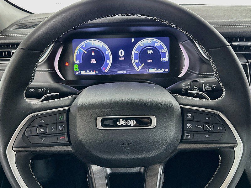 Used 2023 Jeep Grand Cherokee Limited w/ Luxury Tech Group II AWD/4WD image 12