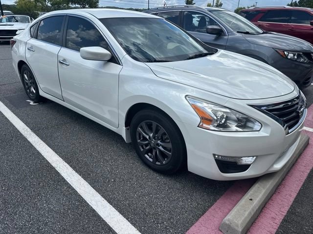 Used 2015 Nissan Altima 2.5 S w/ Special Edition Package FWD image 1