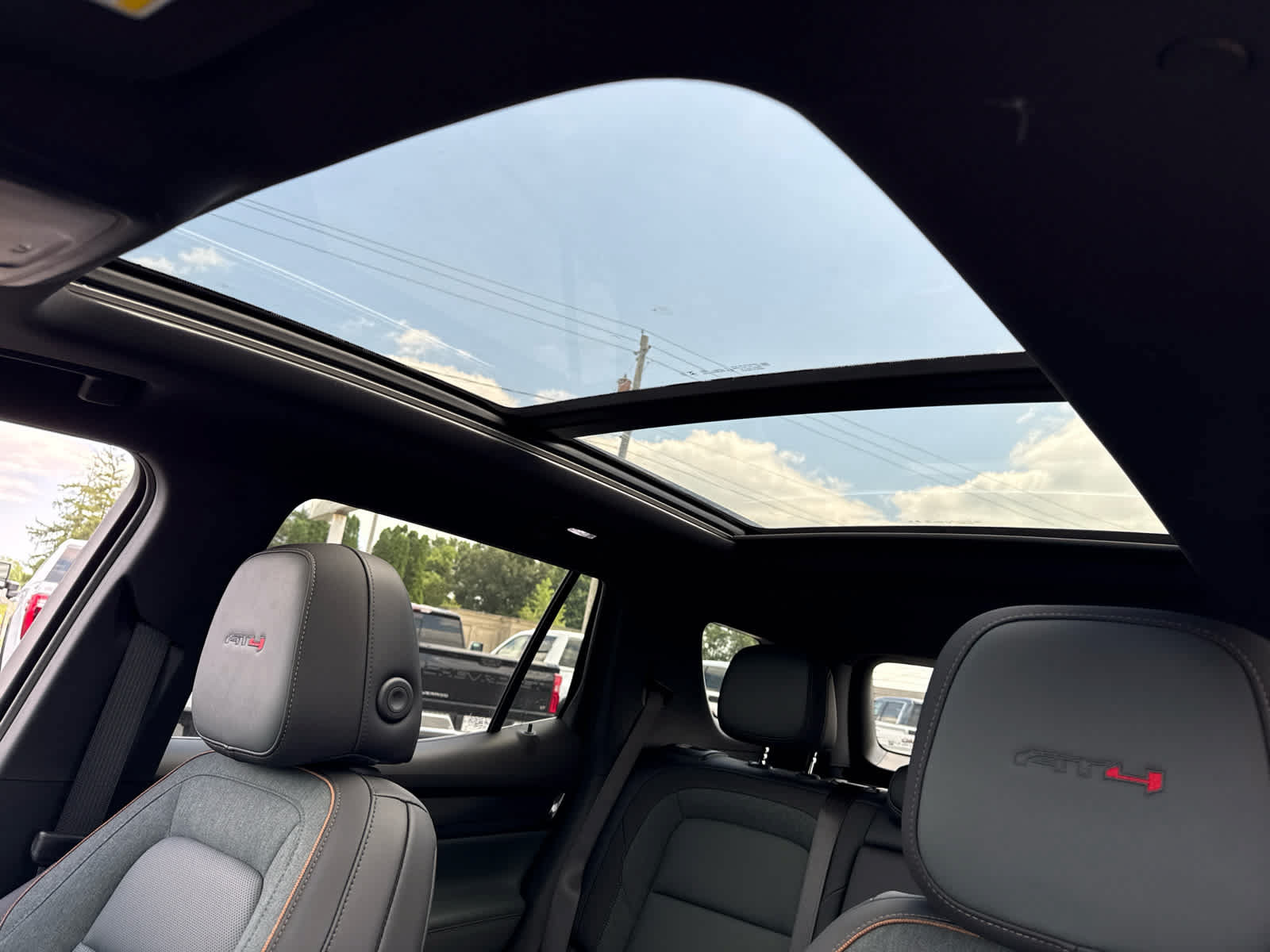 New 2027 GMC Terrain AT4 w/ Technology Package II AWD/4WD image 23