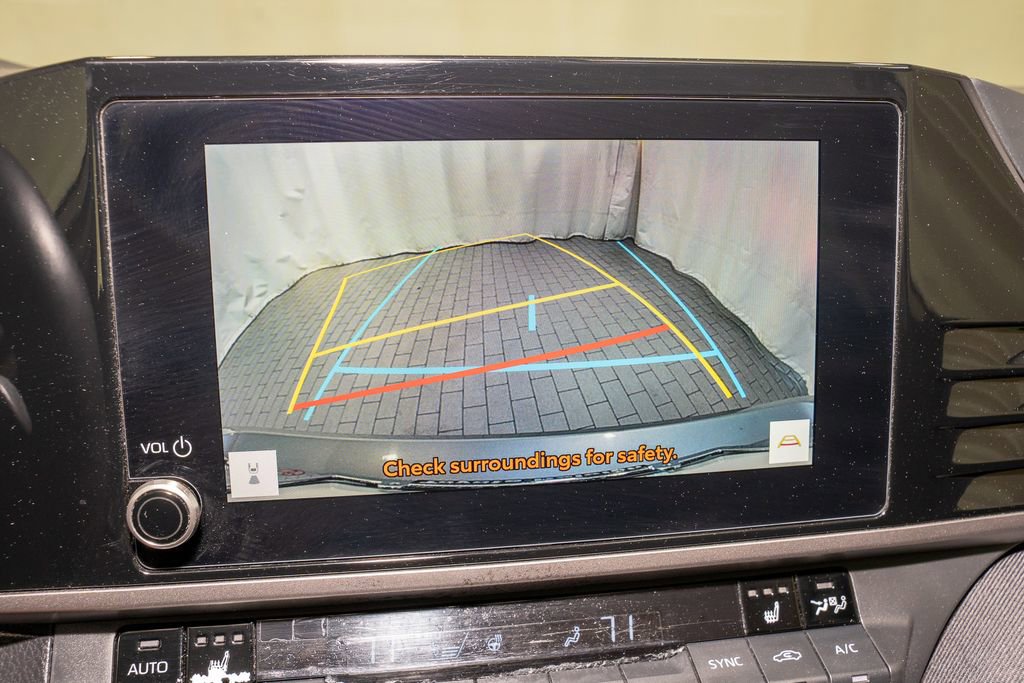 Used 2025 Toyota Camry LE w/ Convenience Package image 12