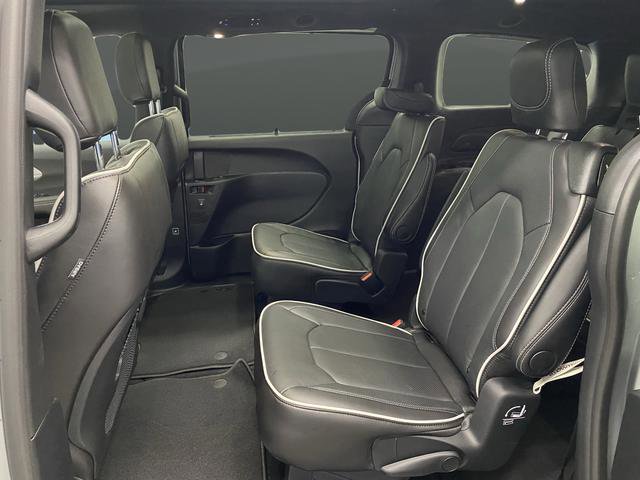 New 2026 Chrysler Pacifica Limited w/ Trailer Tow Group image 32