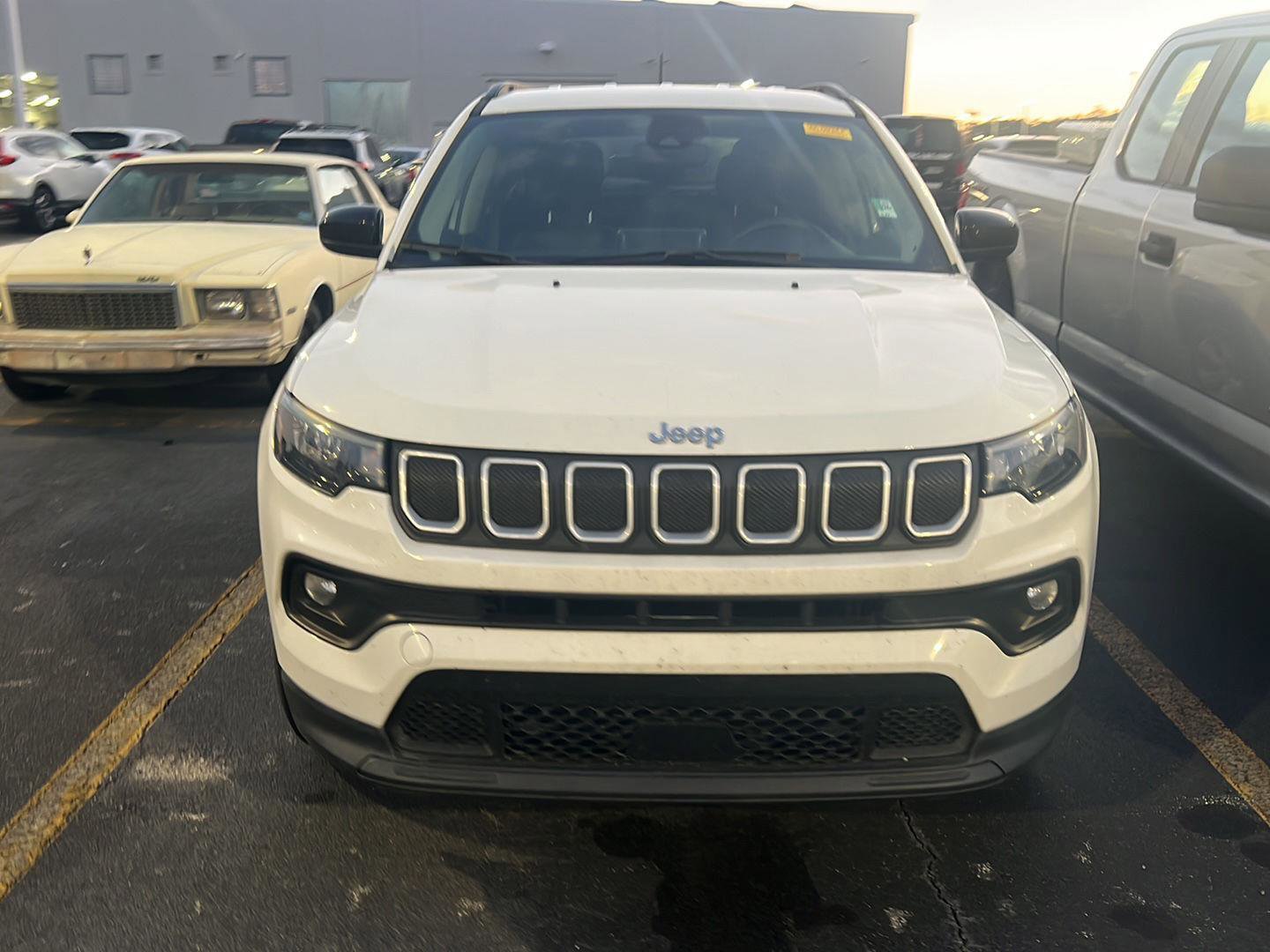 Used 2022 Jeep Compass Latitude image 4