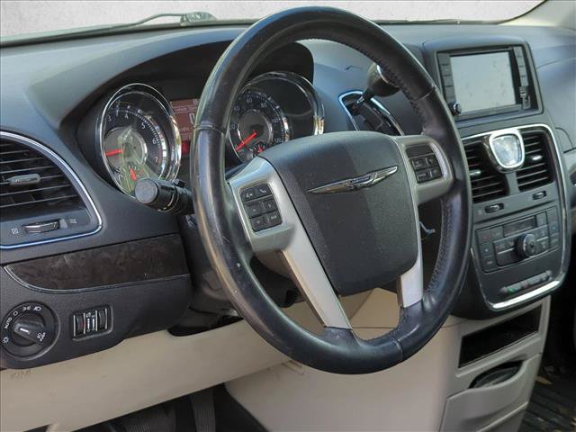 Used 2016 Chrysler Town & Country Touring FWD image 9