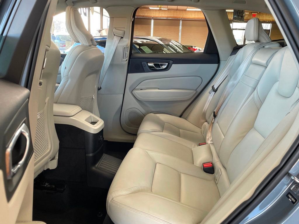 Used 2022 Volvo XC60 T8 Inscription image 18