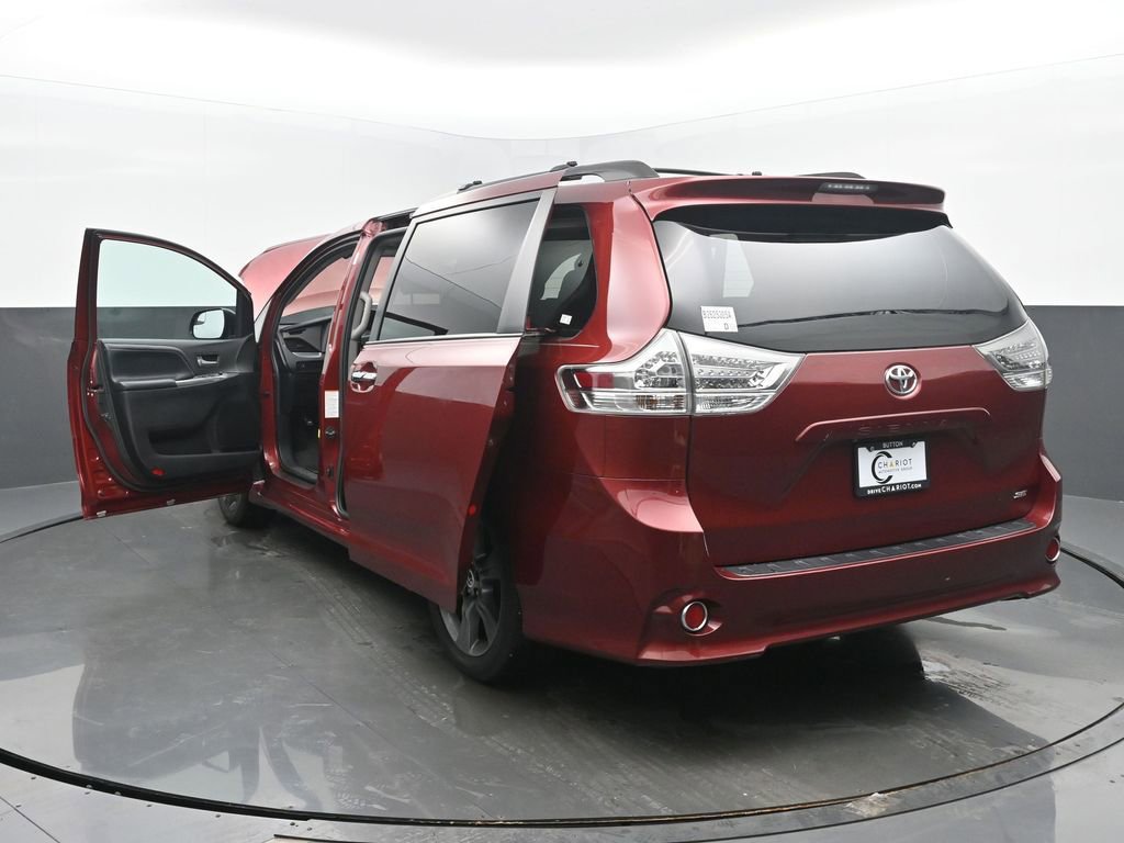 Used 2015 Toyota Sienna SE image 59