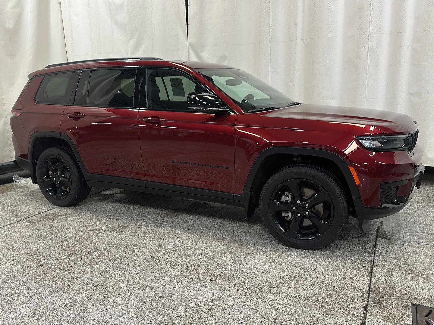 Used 2023 Jeep Grand Cherokee L Laredo AWD/4WD image 7