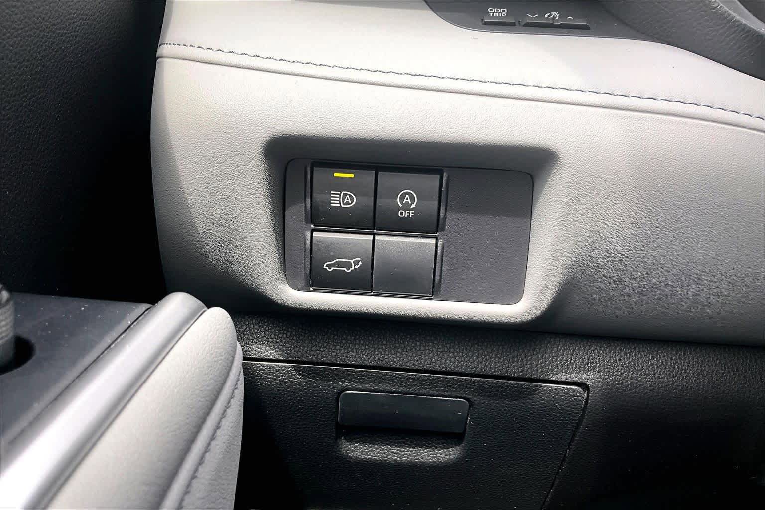 Used 2023 Toyota Highlander XLE AWD/4WD image 35