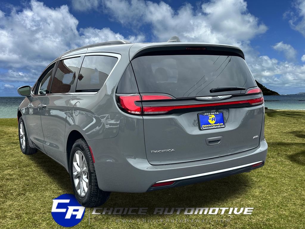 Used 2022 Chrysler Pacifica Touring-L image 5