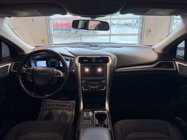 Used 2017 Ford Fusion SE w/ Fusion SE Technology Package image 11