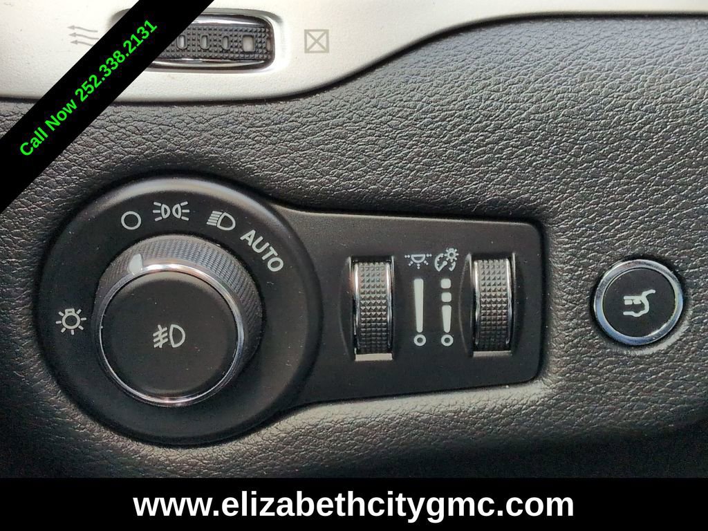 Used 2017 Jeep Cherokee Overland w/ Technology Group AWD/4WD image 29