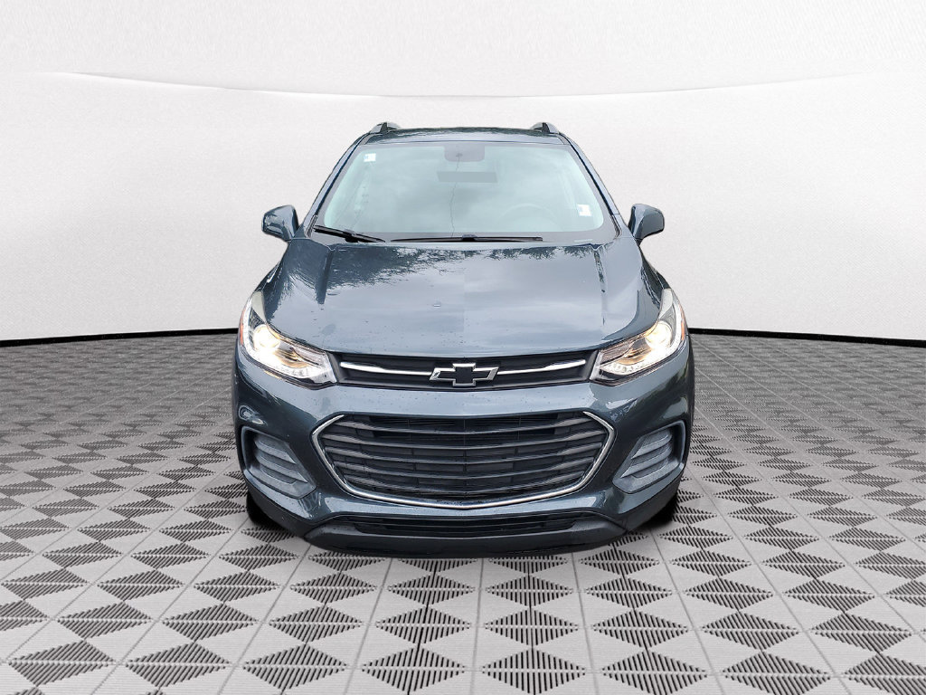 Used 2022 Chevrolet Trax LT w/ Sport Edition FWD image 2