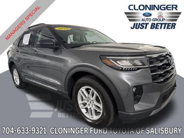 Used 2025 Ford Explorer Active w/ Active Comfort Package image 1