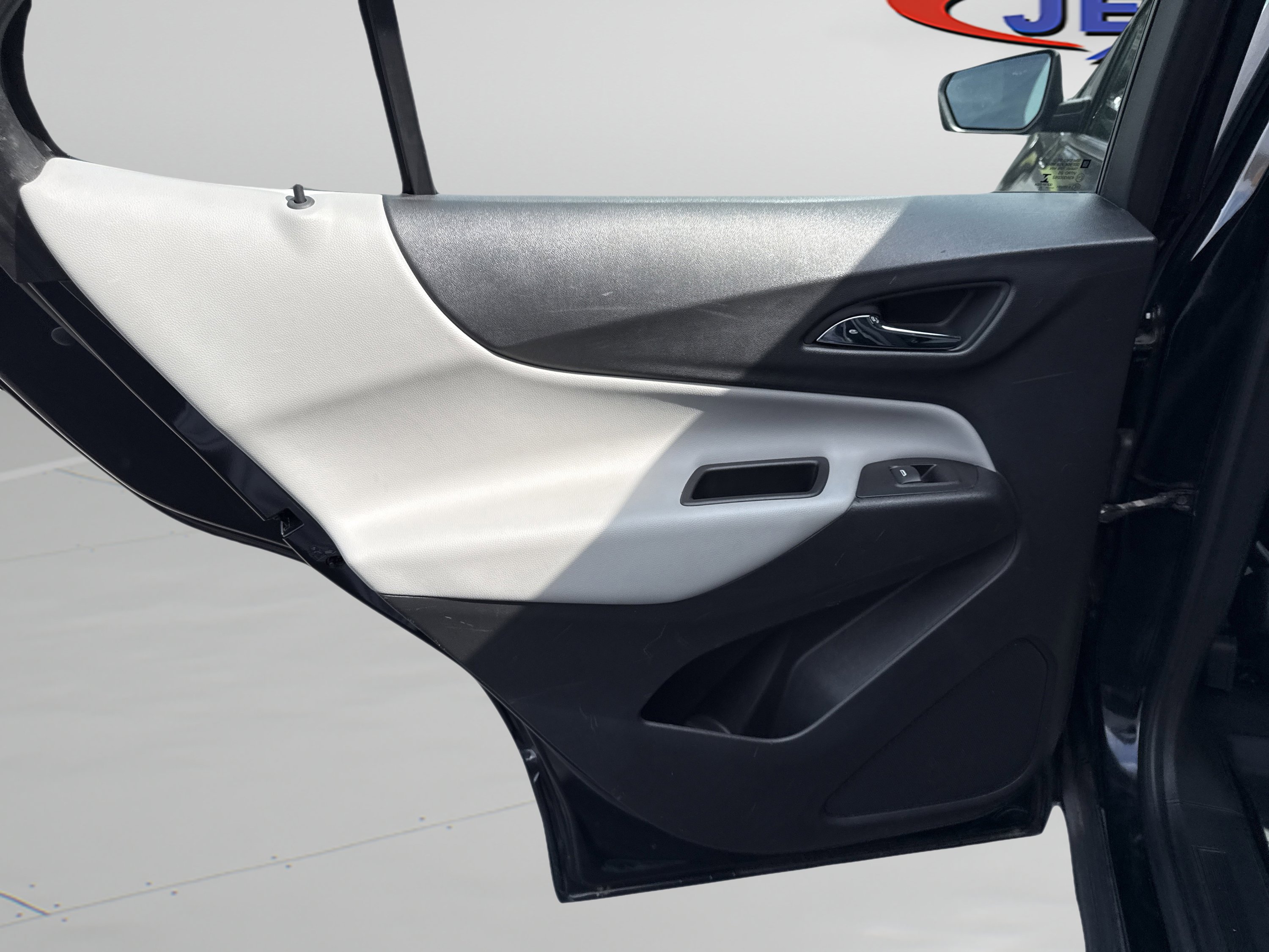 Used 2020 Chevrolet Equinox LS image 8