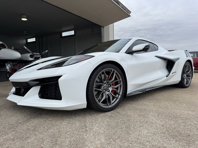 Used 2025 Chevrolet Corvette Z06 image 3