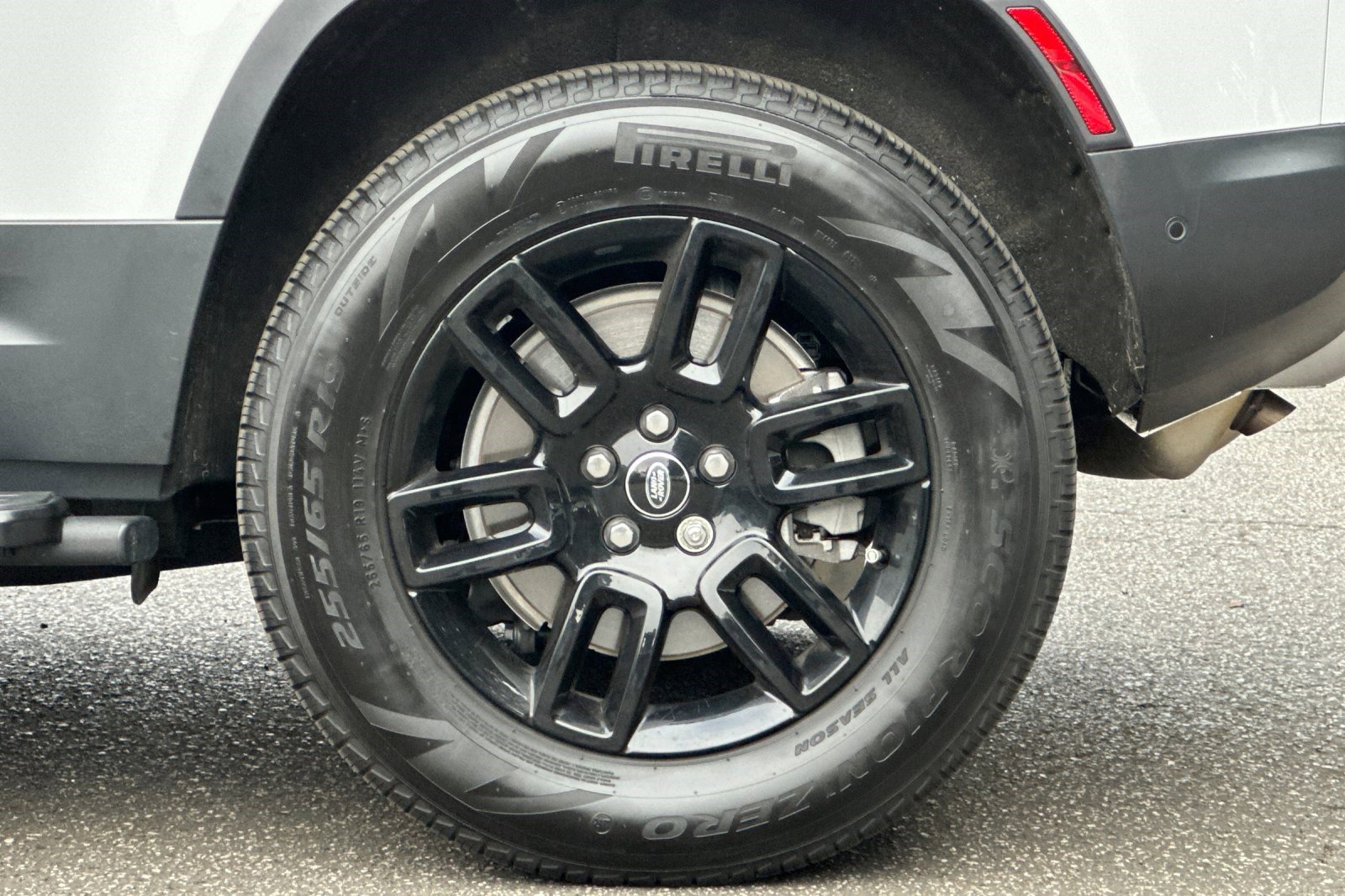 Used 2025 Land Rover Defender 110 S image 13