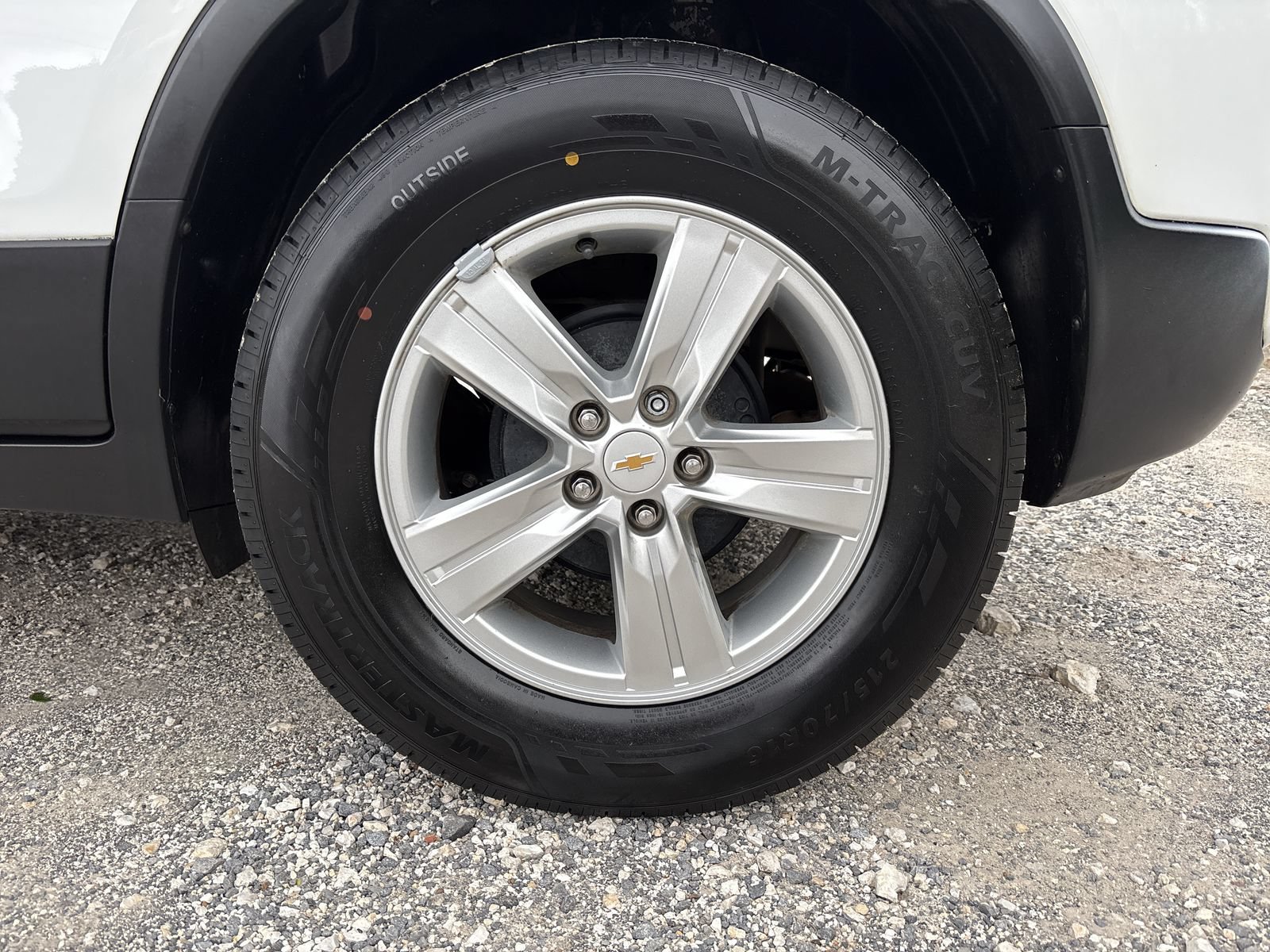 Used 2020 Chevrolet Trax LT w/ Sun & Sound Package FWD image 13
