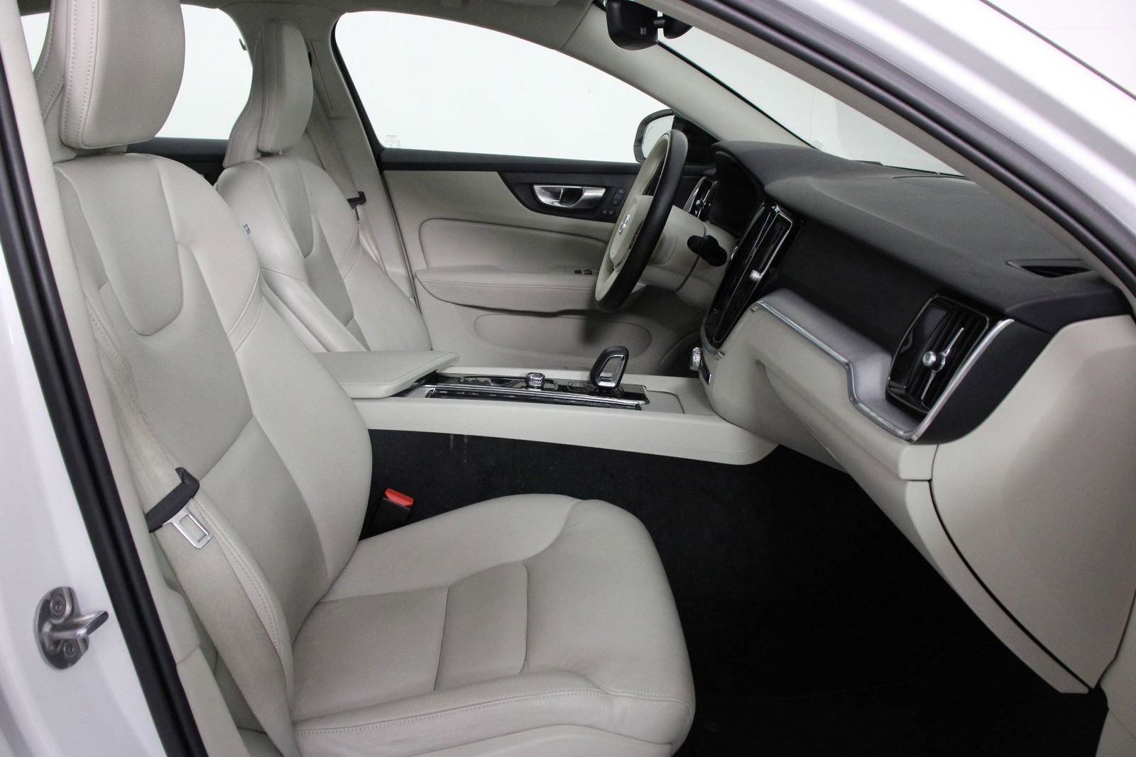 Certified 2025 Volvo S60 B5 Core image 29